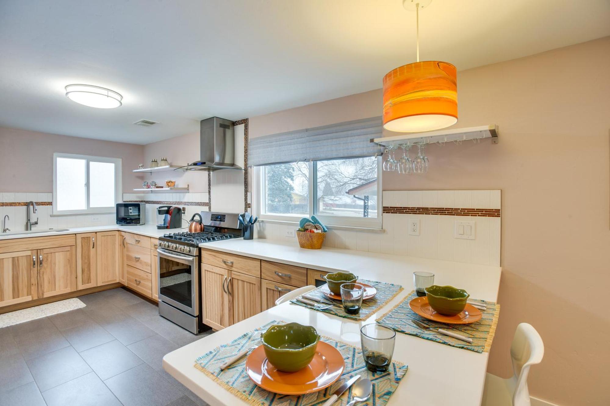 Quiet About 9 Mi To Dtwn Ski, Hike And More! Apartment