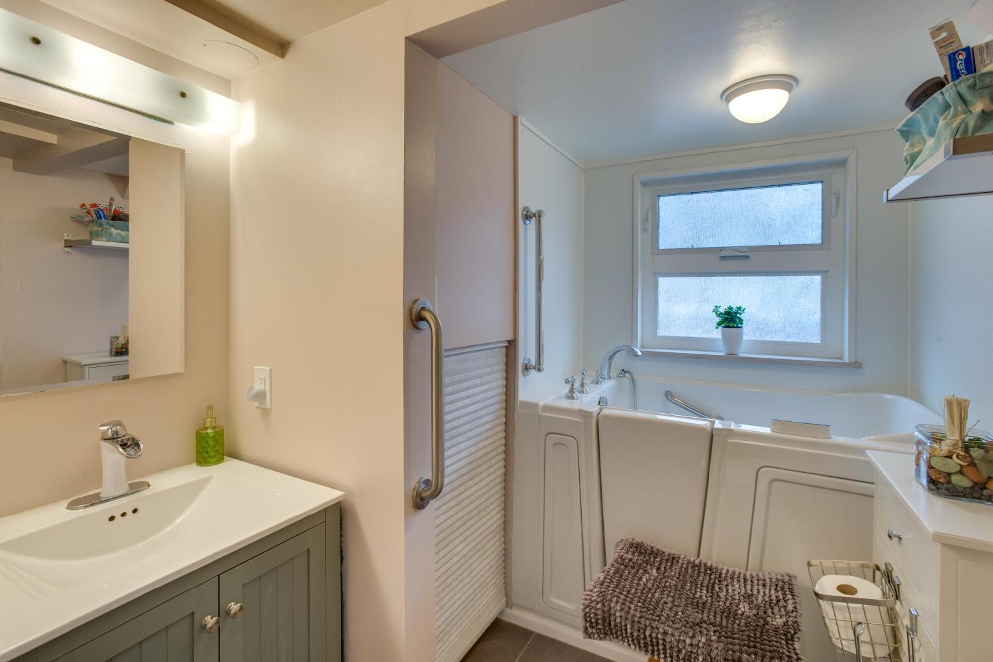 Quiet About 9 Mi To Dtwn Ski, Hike And More! Apartment